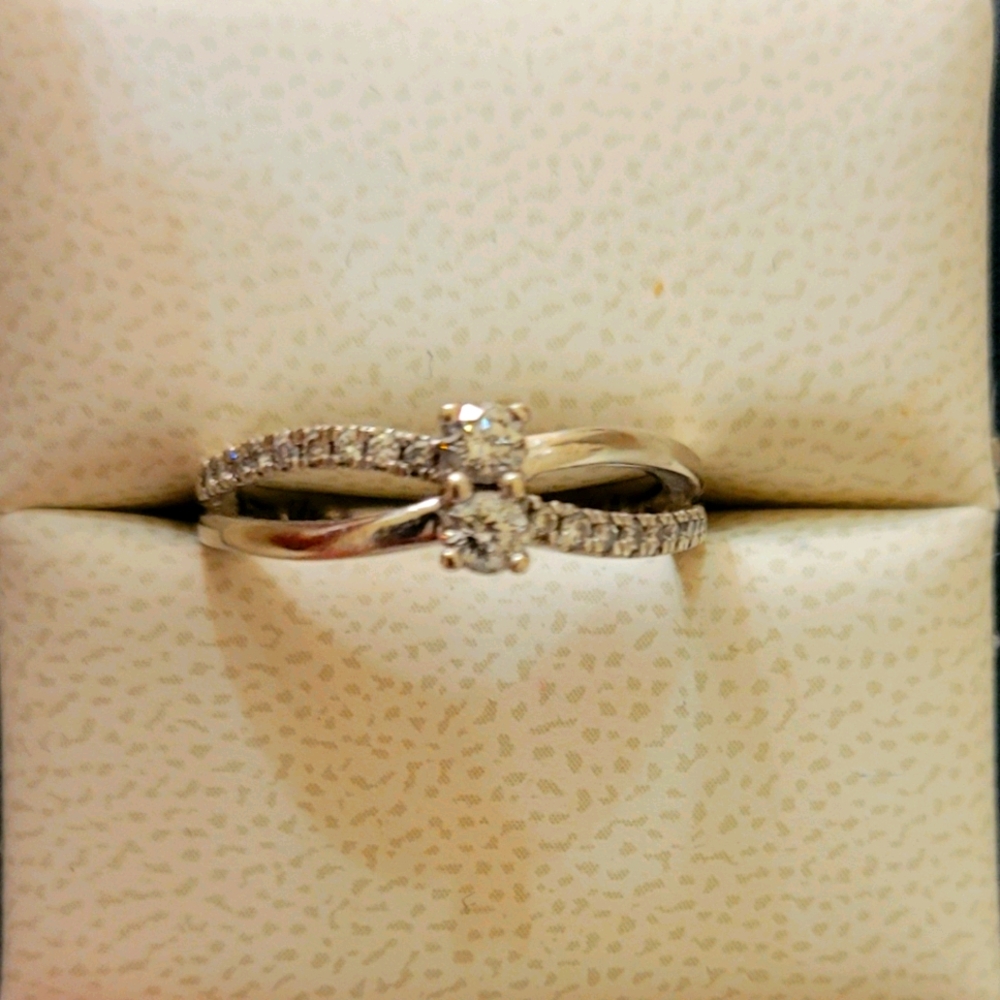 10kt White Gold 1/3kt Diamond Ever Us Ring sz 7